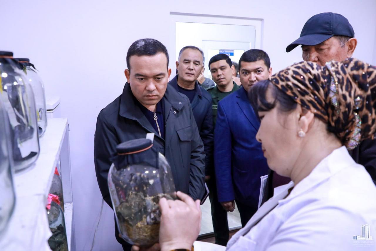 Surxondaryo viloyati hokimi Ulug‘bek Qosimov Sherobod tumanidagi "Sherbek biolaboratoriyasi" xususiy korxonasiga tashrif buyurdi - 3-rasm